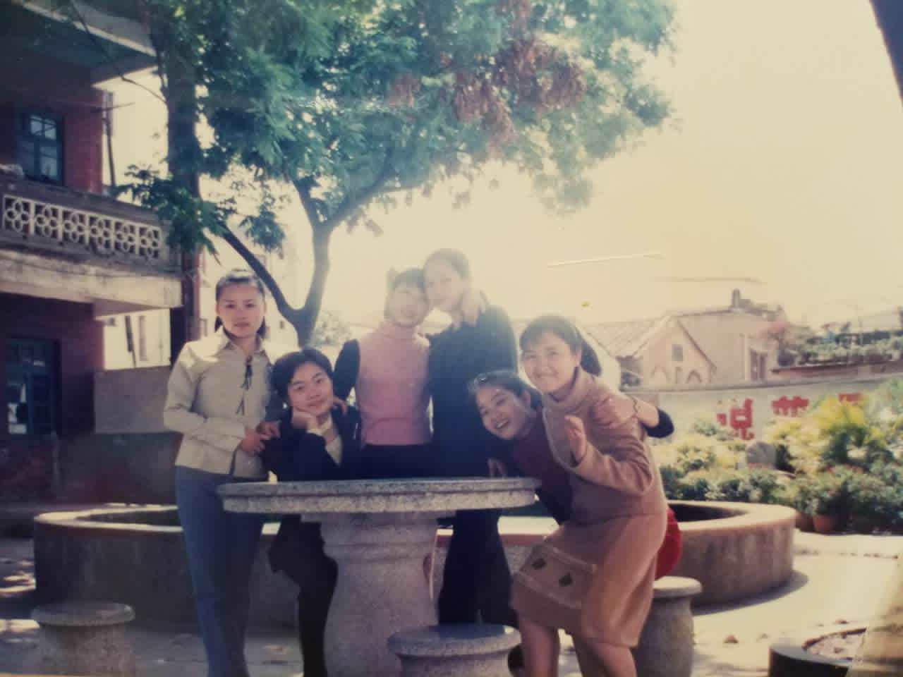 重温旧梦,暗恋成真与欢笑中的合影 重温旧梦,暗恋成真与欢笑中的合影