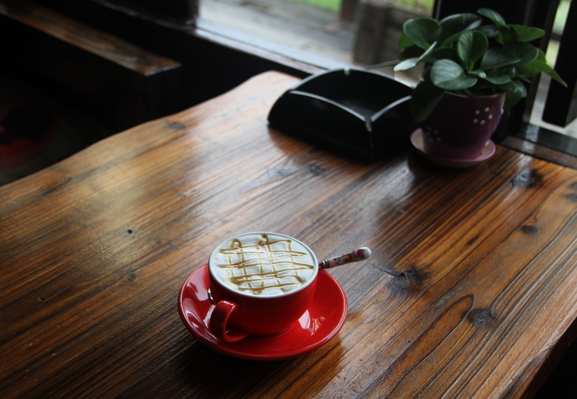 奶泡就只剩下苦涩的咖啡了我大概是个吃不了苦的人吧最终还是要来两包糖